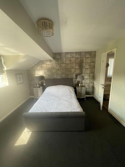 Home In Wirral - Peaceful Contemporary Gem. 외부 사진
